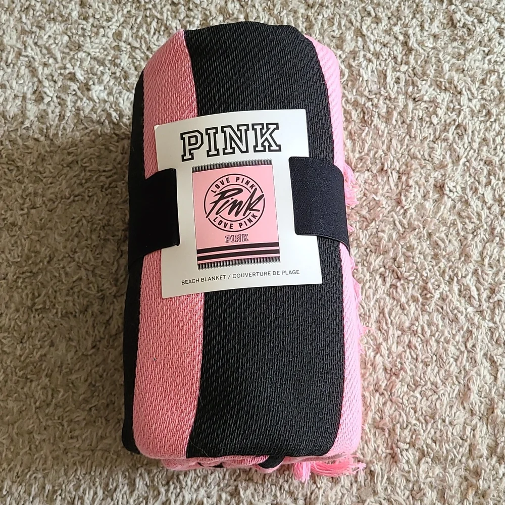 🆕️ NWT 🆕️ PINK Beach Blanket ⛱️ - Picture 1 of 2